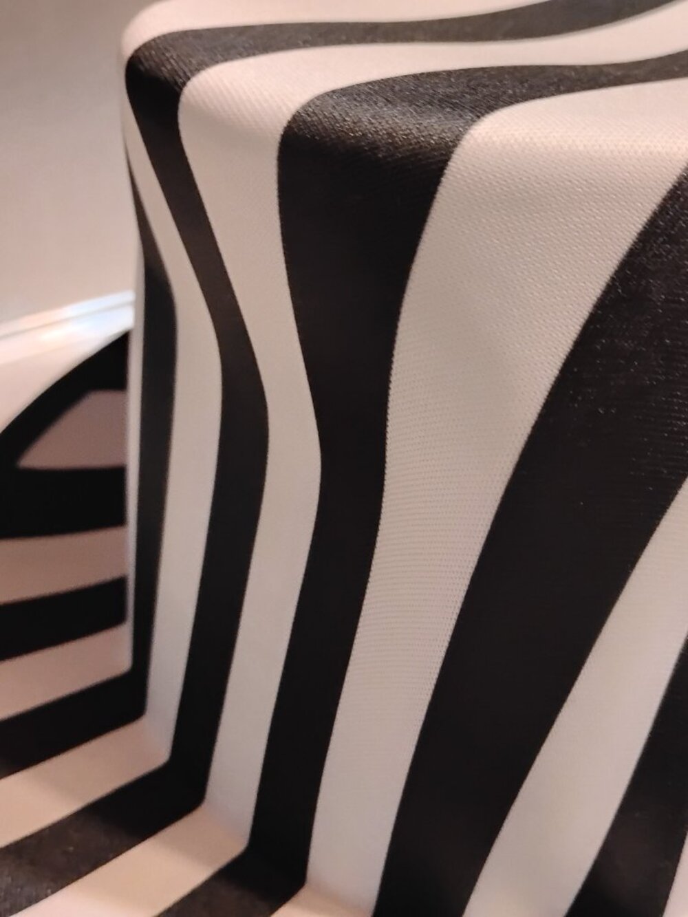 Black and White Stripe Top Hat - Picture 2 of 8